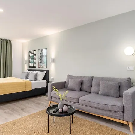 Bright Center Aparthotel